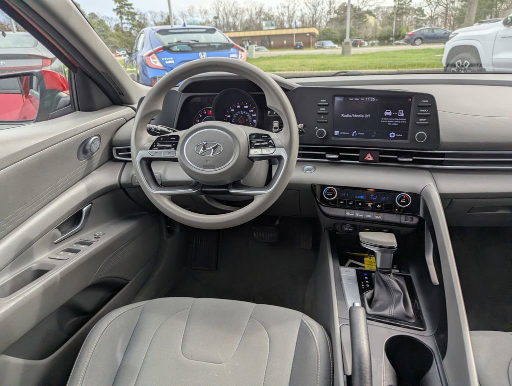 Used 2021 Hyundai Elantra SEL w/ Cargo Package image 9