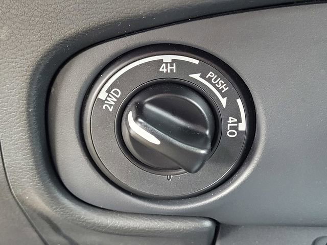 Used 2024 Nissan Frontier SV AWD/4WD image 14
