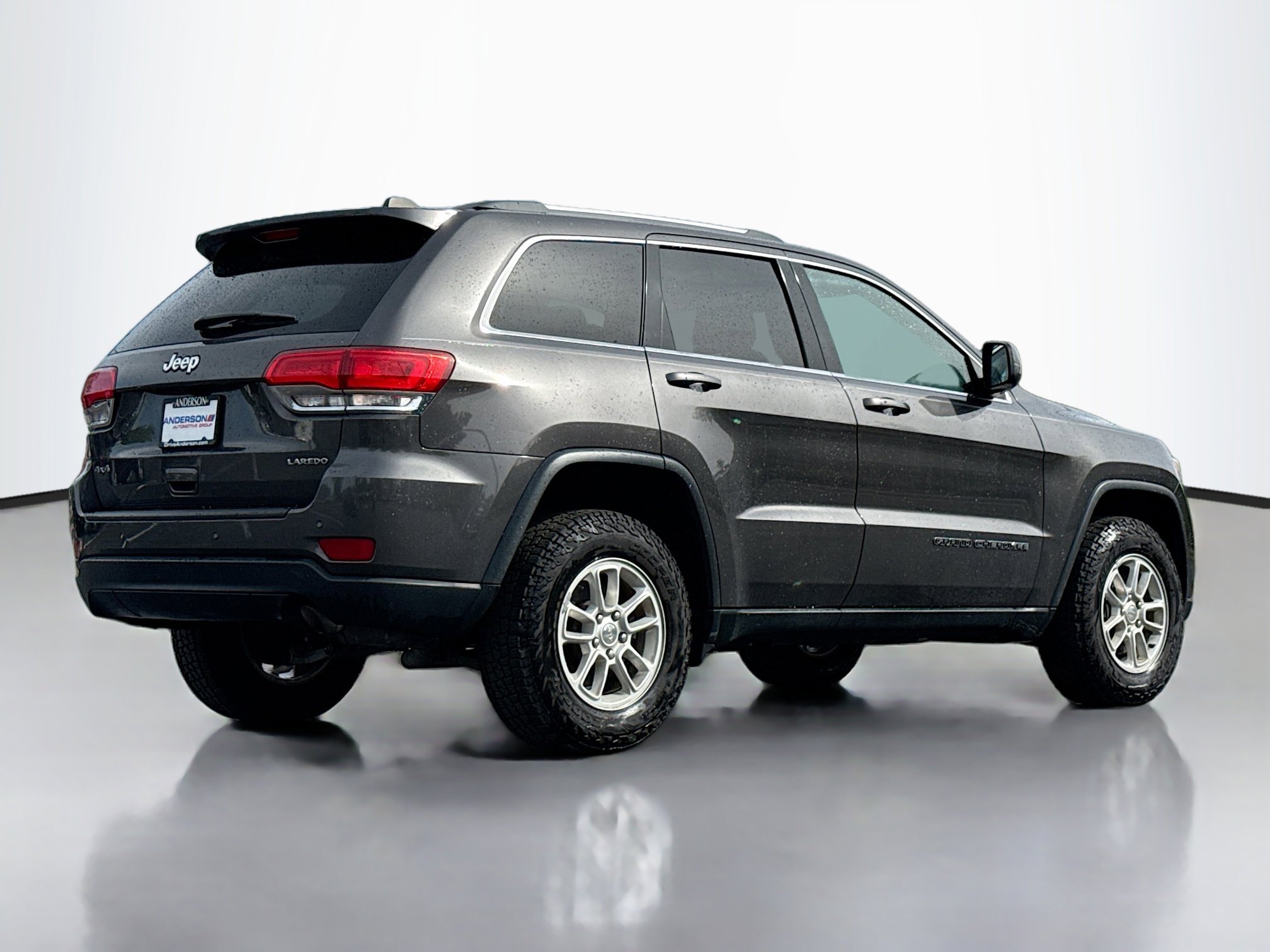 Used 2019 Jeep Grand Cherokee Laredo AWD/4WD image 2
