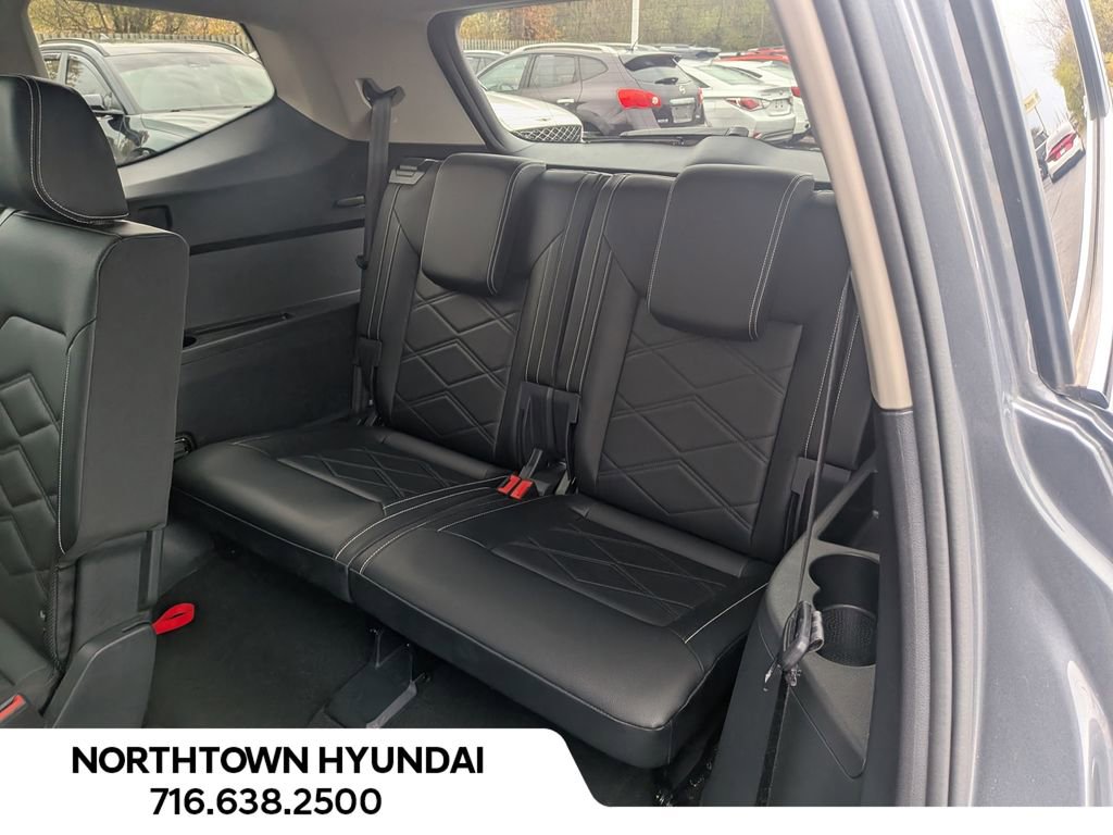 Used 2025 Volkswagen Atlas SE image 31