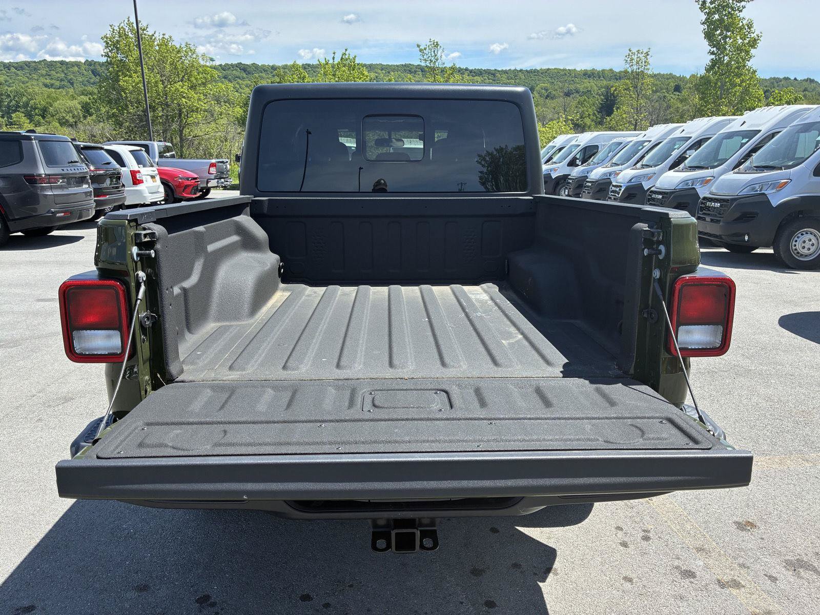 New 2023 Jeep Gladiator Sport AWD/4WD image 14