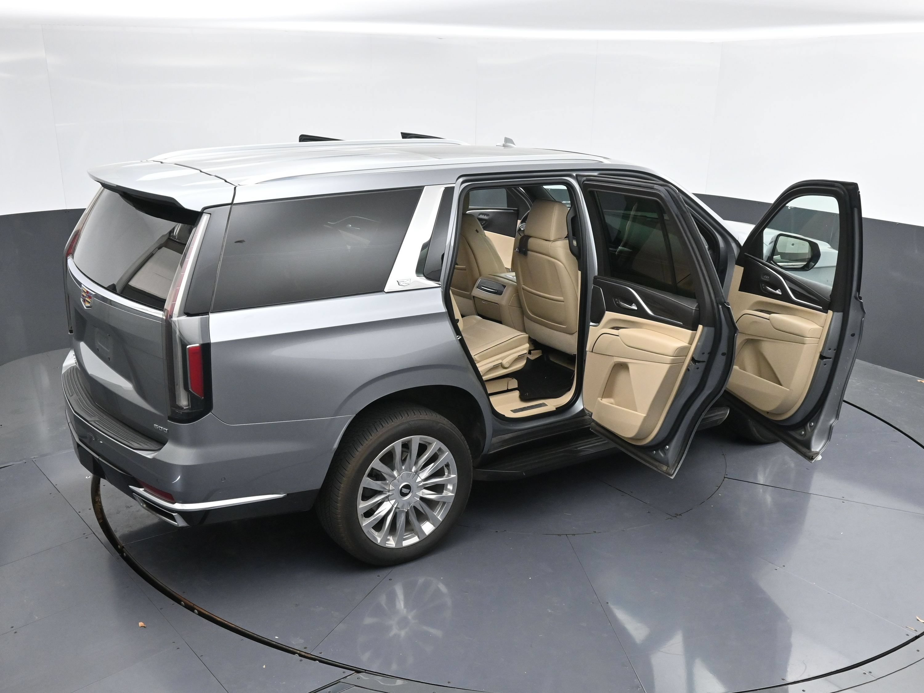 Used 2023 Cadillac Escalade Premium Luxury AWD/4WD image 47