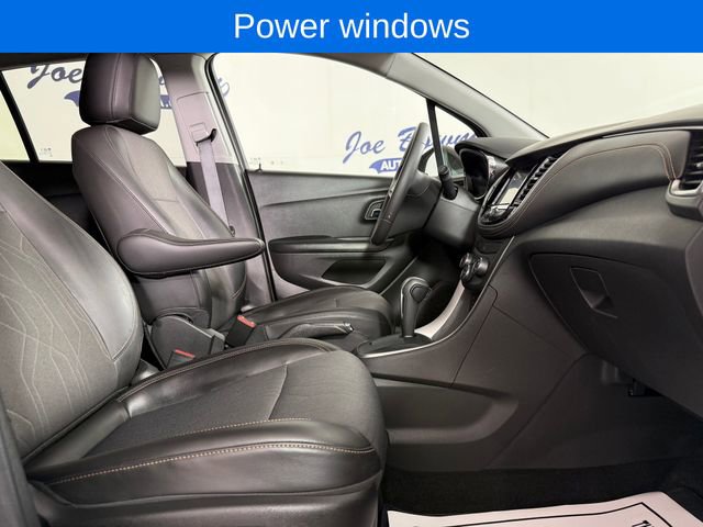 Used 2022 Chevrolet Trax LT w/ LT Convenience Package AWD/4WD image 17