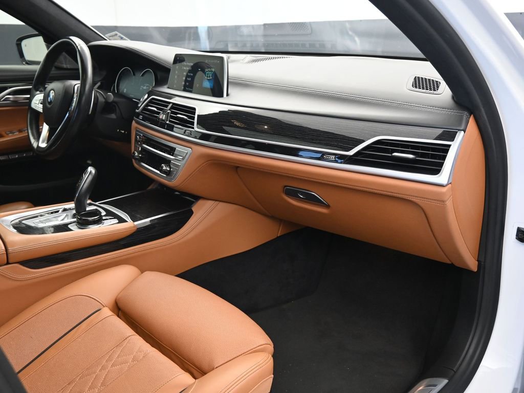 Used 2018 BMW 750i 750i 4D Sedan image 14