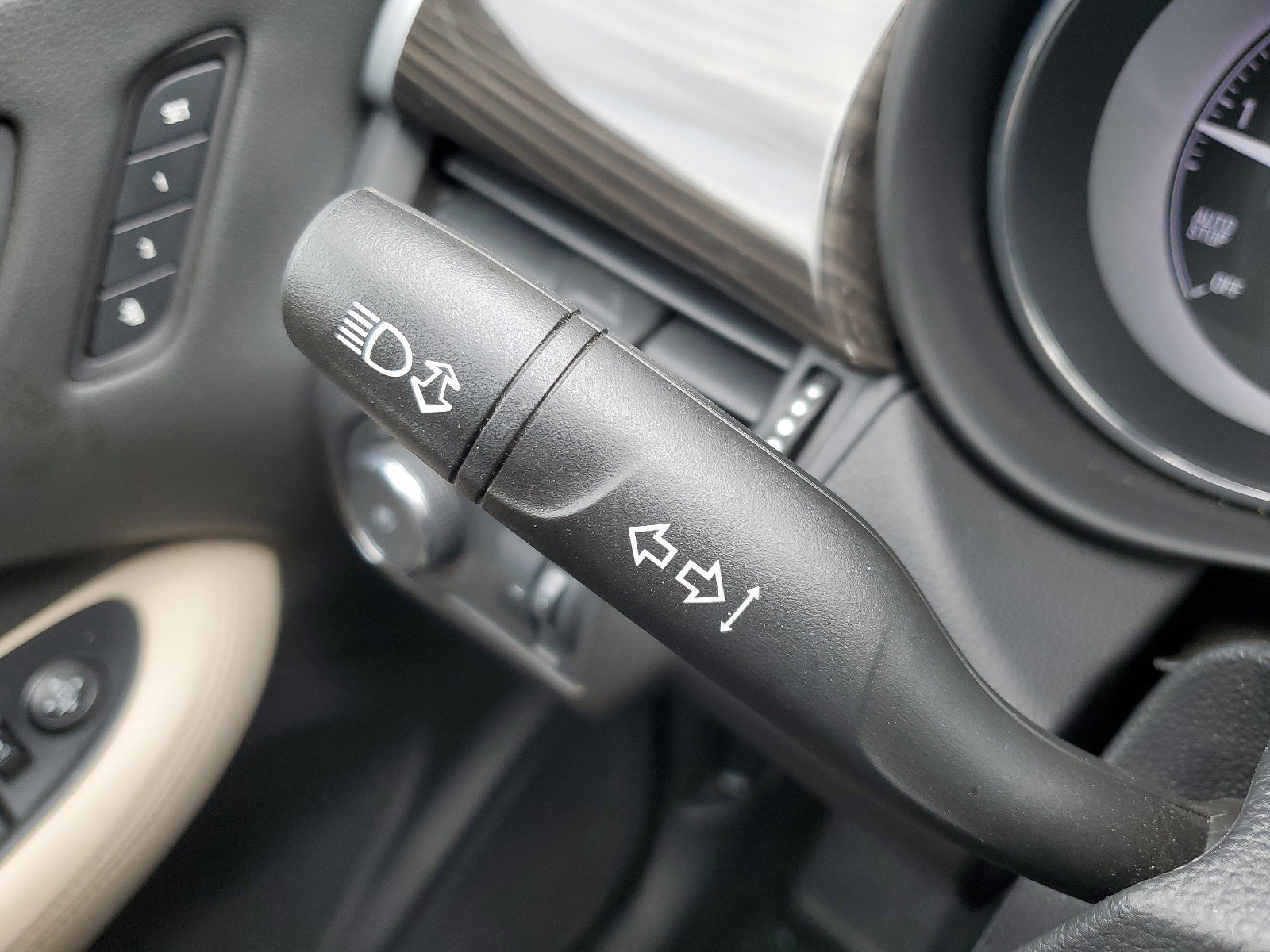 Used 2020 Buick Envision Essence w/ LPO, Cargo Package image 28