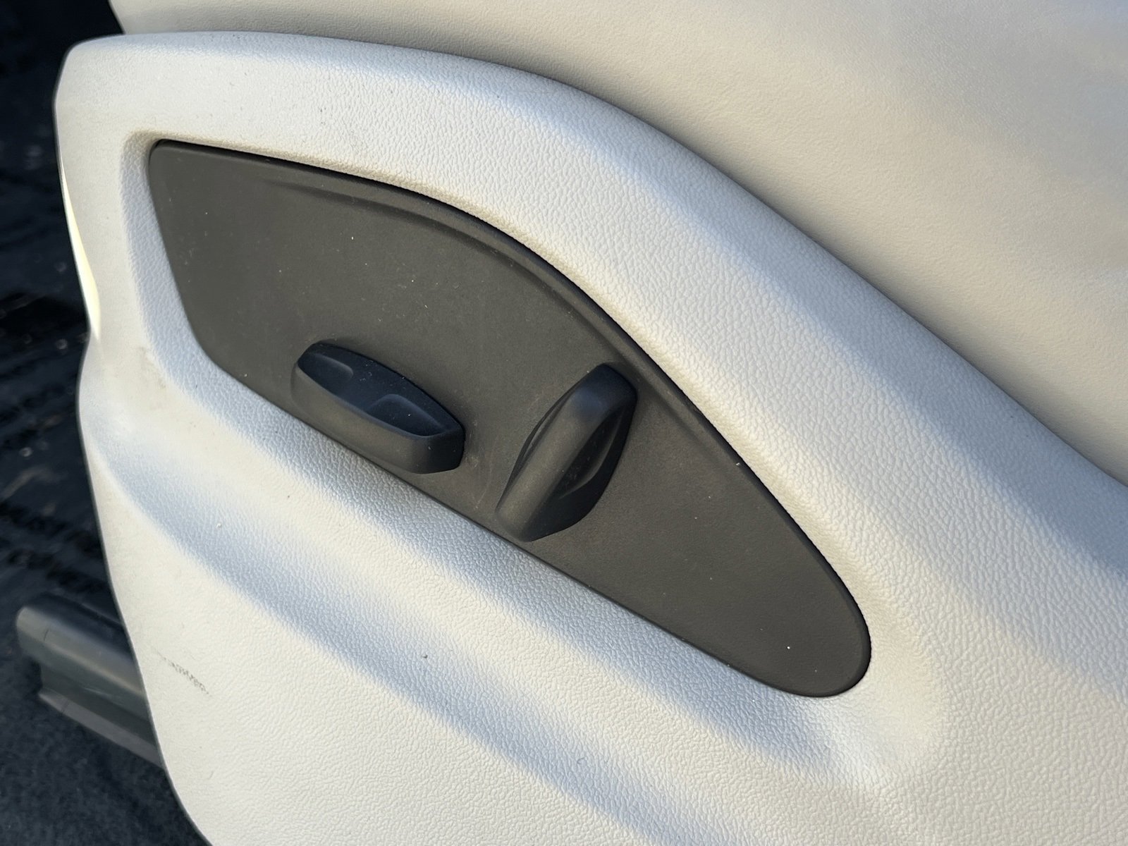 Certified 2022 Porsche Cayenne Platinum Edition image 31