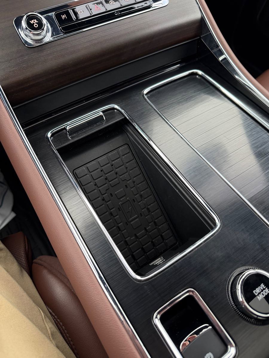 Used 2025 Lincoln Aviator Reserve w/ Equipment Group 201A image 24