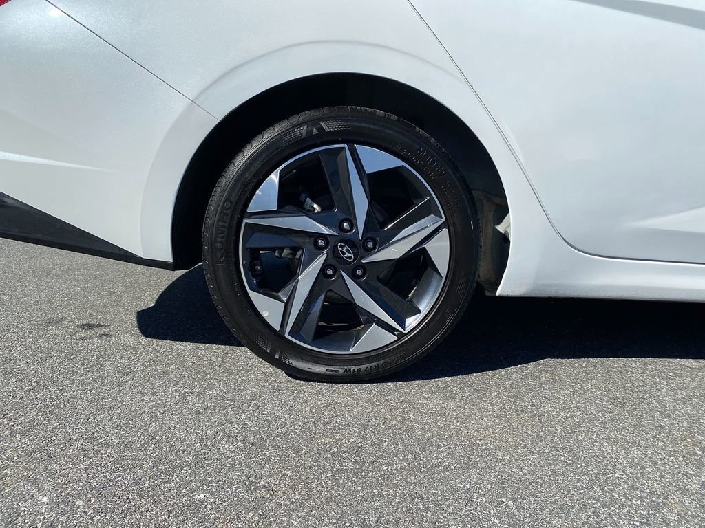 Used 2023 Hyundai Elantra Limited image 31