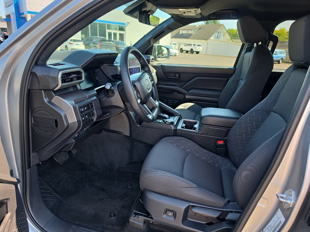 Certified 2025 Toyota Tacoma SR5 AWD/4WD image 14
