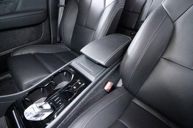 Certified 2025 Volvo XC40 B5 Ultra w/ Protection Package Premier image 13