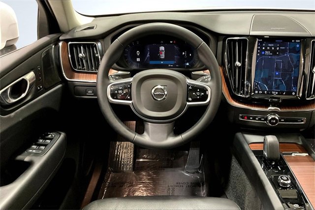 Certified 2023 Volvo XC60 B5 Plus image 6