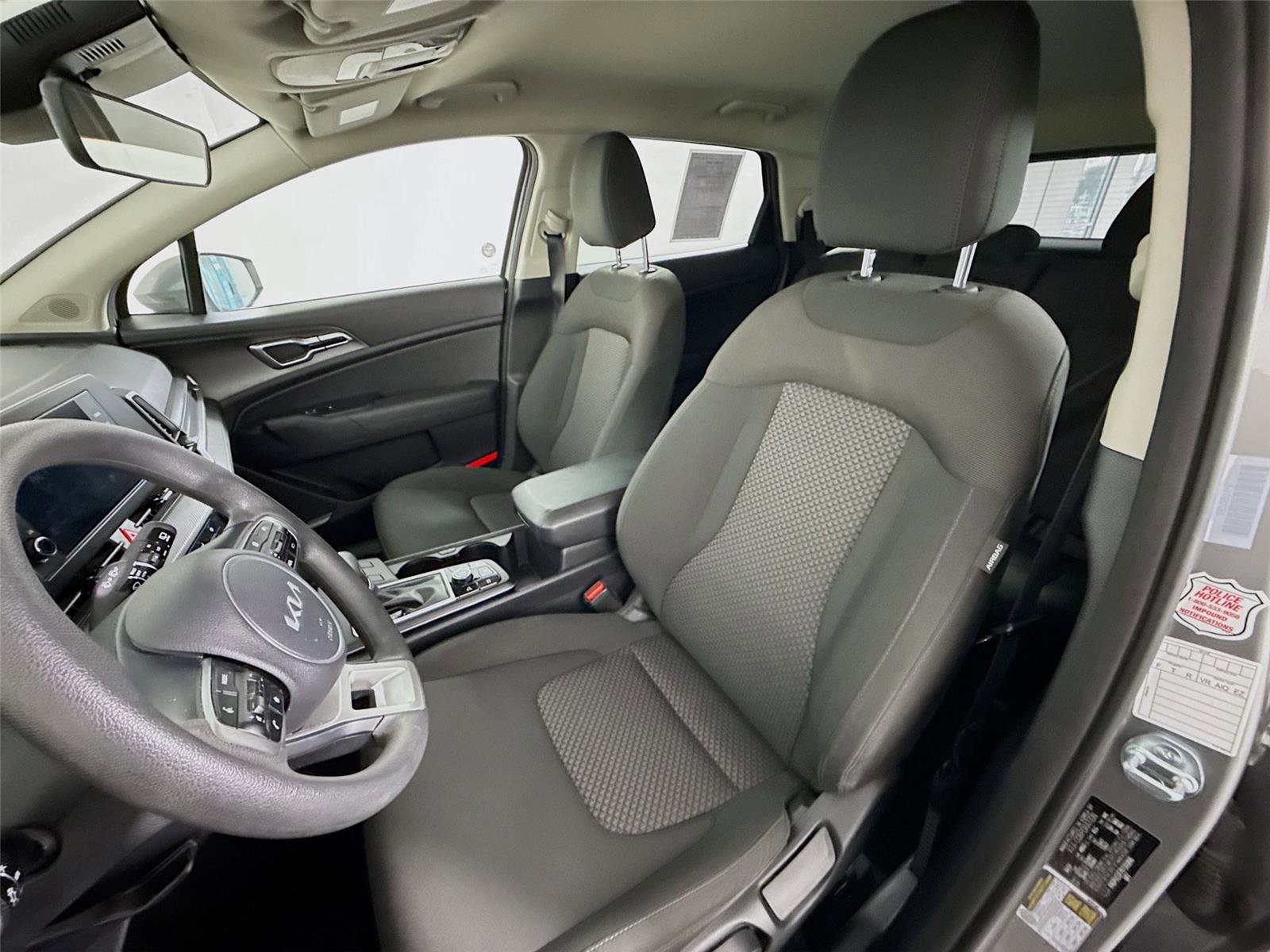 Used 2024 Kia Sportage LX image 2