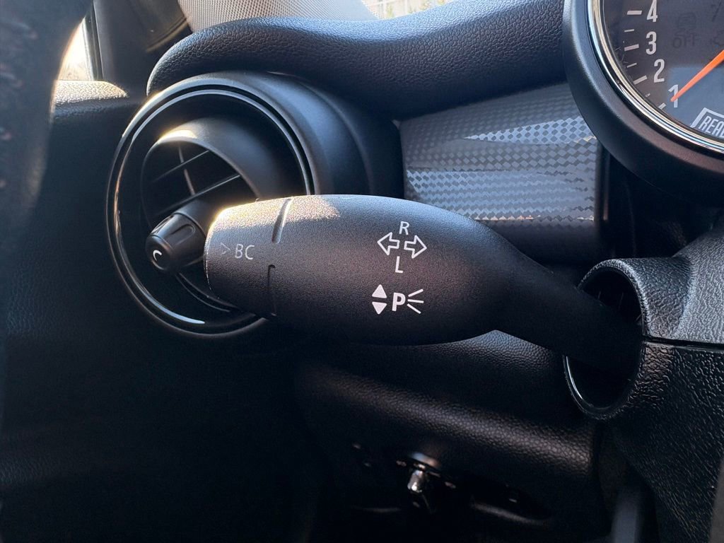 Used 2015 MINI Cooper 2-Door Hardtop image 27