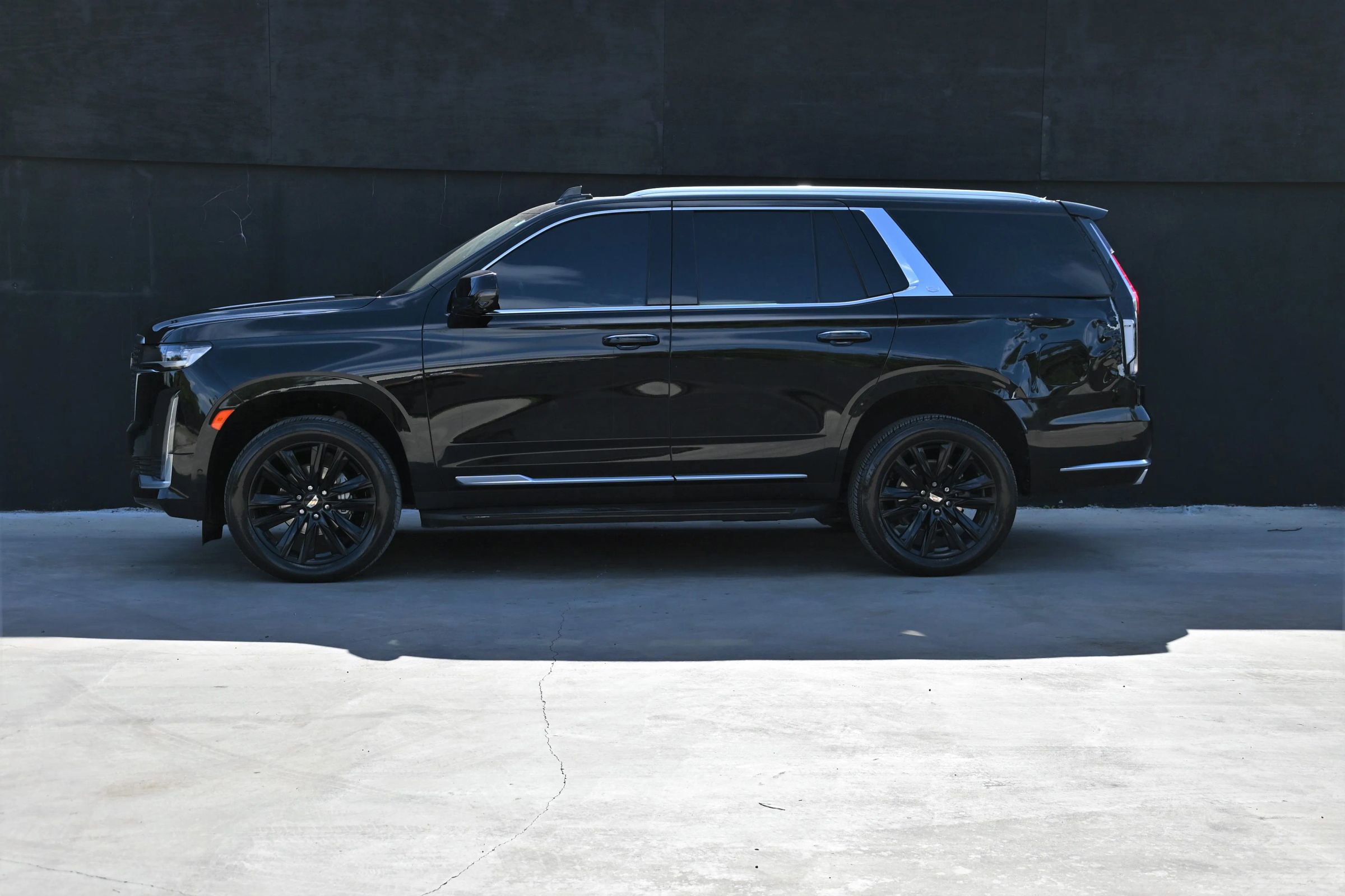 Used 2023 Cadillac Escalade Premium Luxury RWD image 6
