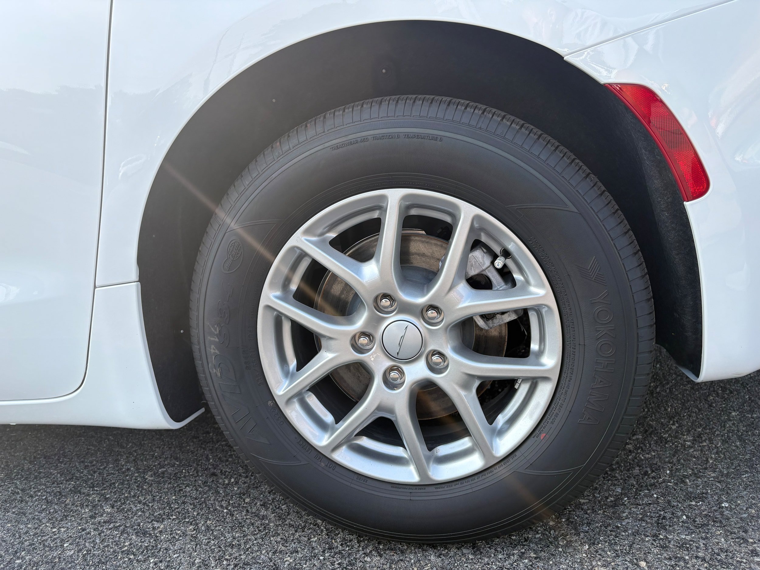 New 2027 Chrysler Pacifica Select FWD image 10
