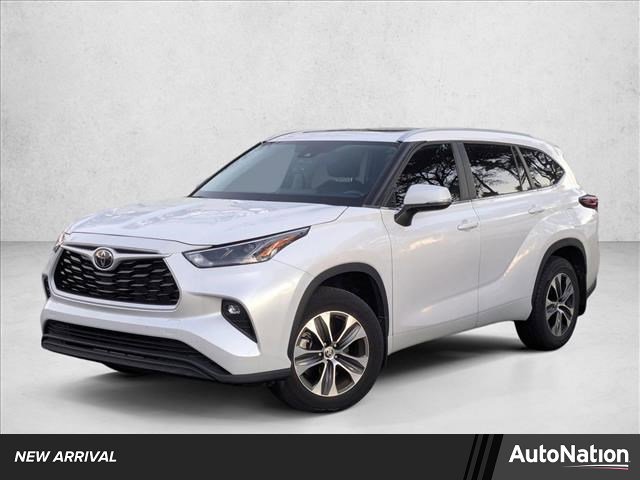 Used 2024 Toyota Highlander XLE image 1