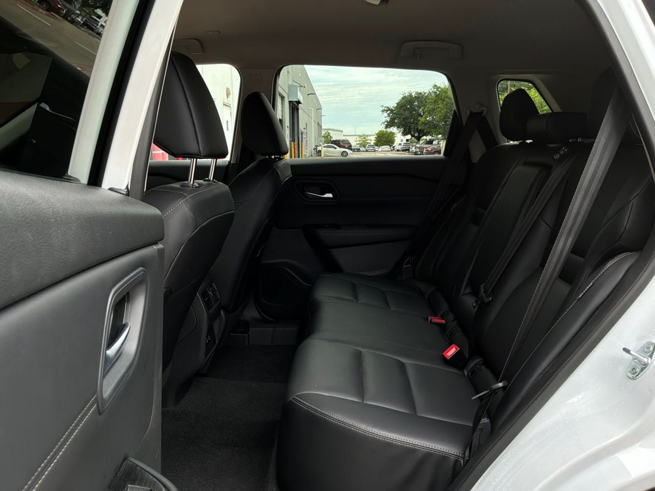 Used 2026 Nissan Rogue SL AWD/4WD image 12