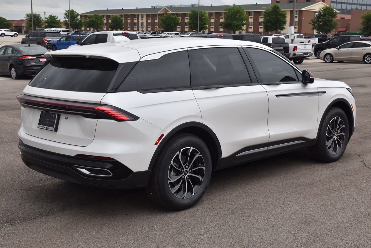 New 2026 Lincoln Nautilus Premier AWD/4WD image 13