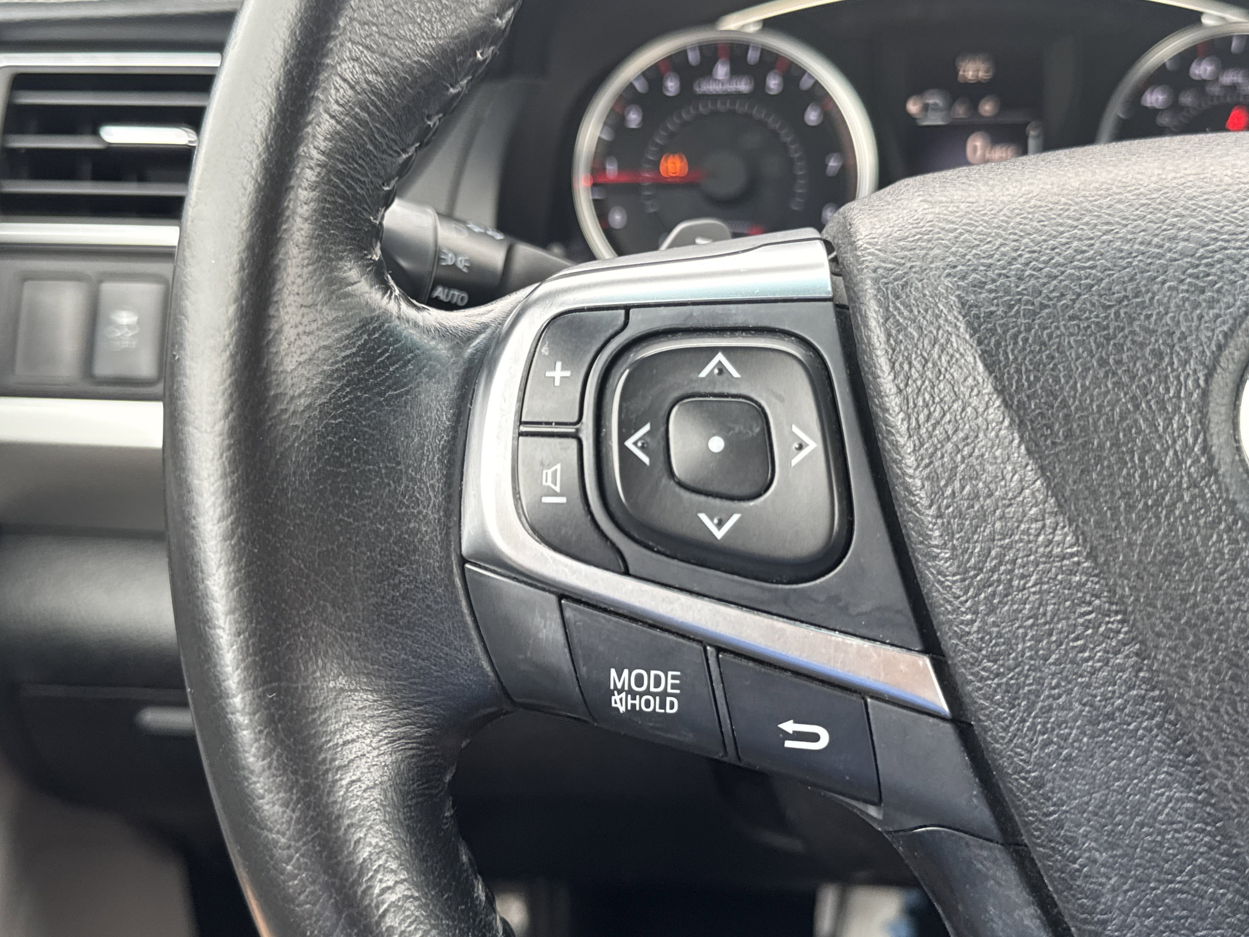 Used 2015 Toyota Camry SE FWD image 13