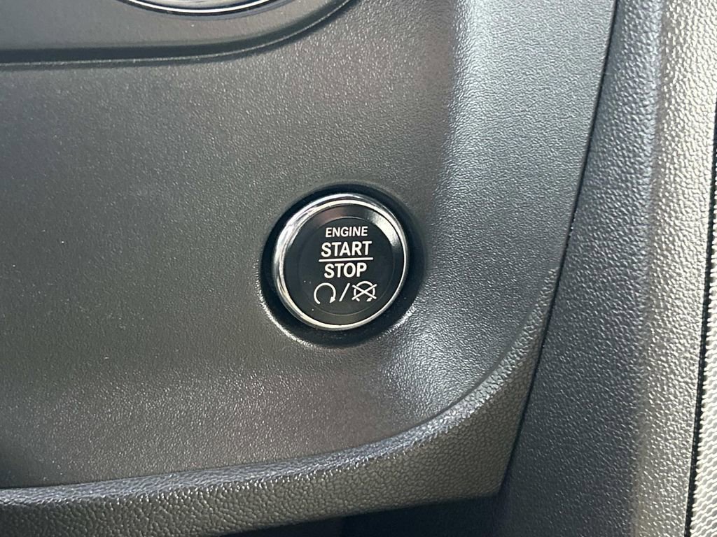 Used 2013 Dodge Challenger R/T image 28