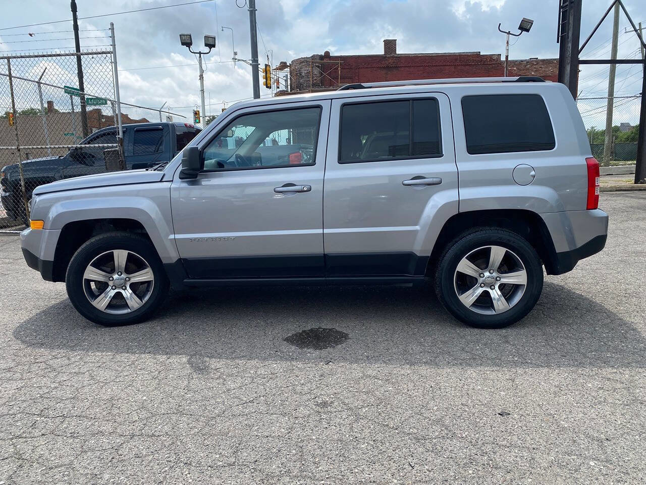 Used 2016 Jeep Patriot High Altitude AWD/4WD image 10