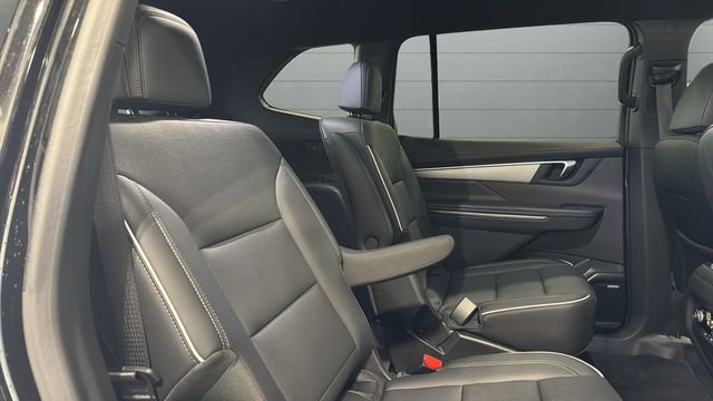 Used 2025 Buick Enclave Preferred AWD/4WD image 30