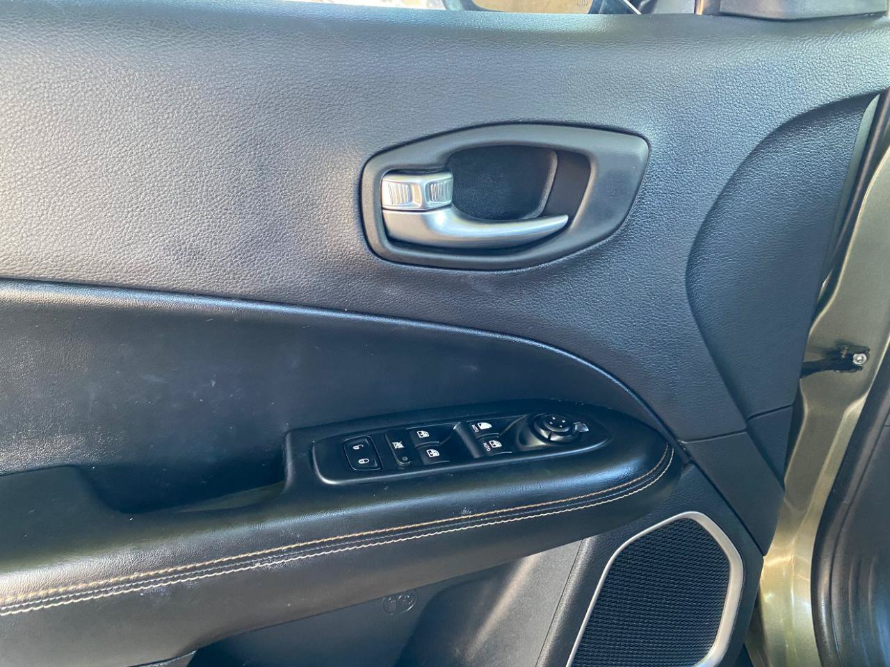 Used 2018 Jeep Compass Sport AWD/4WD image 20