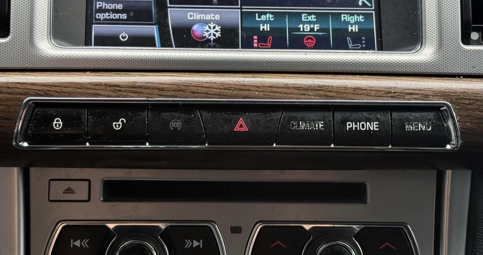 Used 2014 Jaguar XF 3.0 image 39