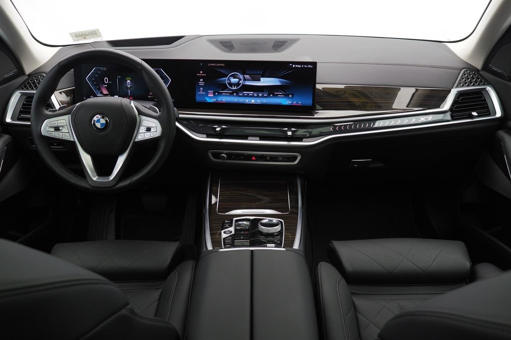 Used 2026 BMW X7 xDrive40i w/ Premium Package AWD/4WD image 10