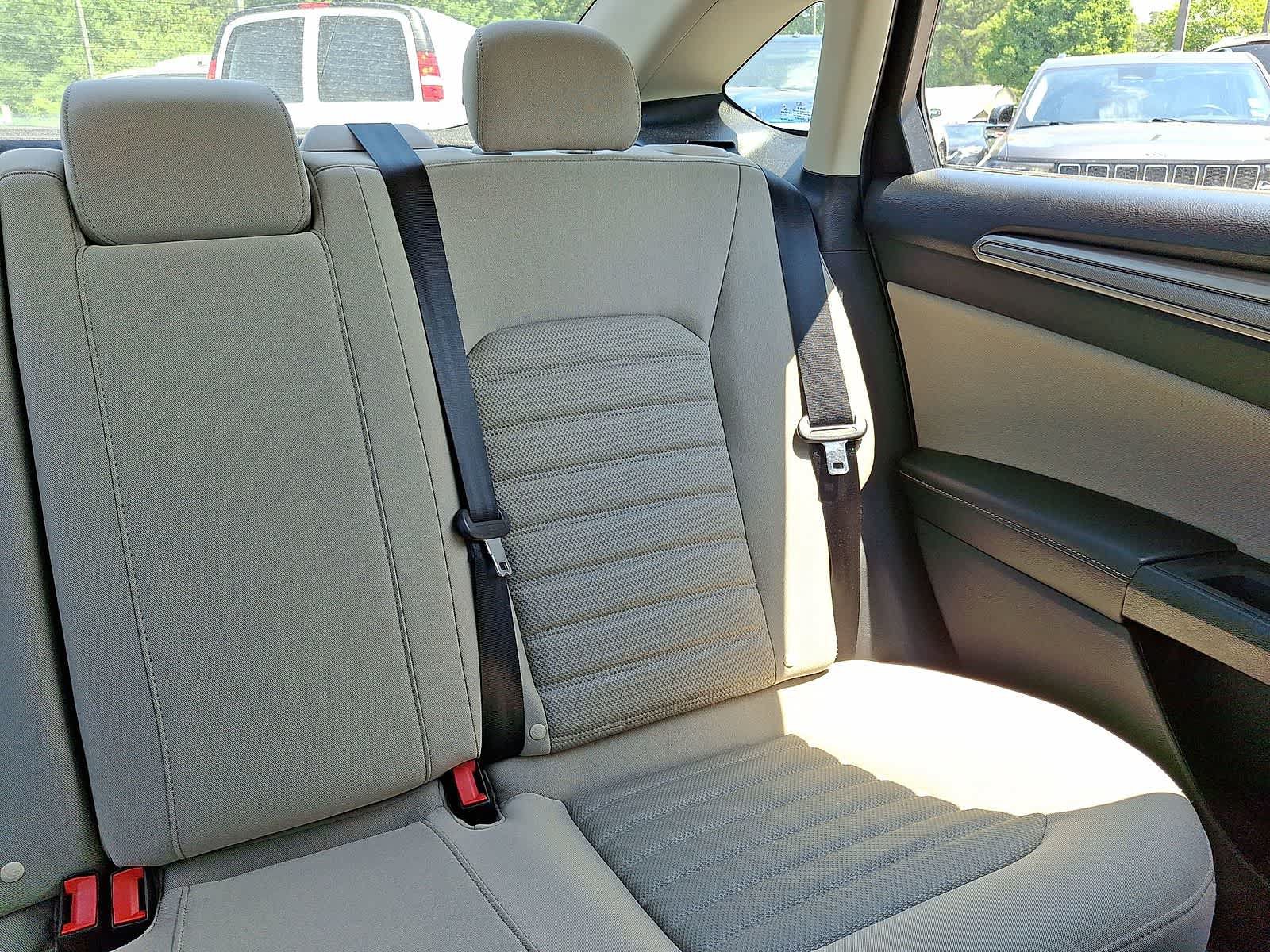 Used 2018 Ford Fusion S FWD image 15