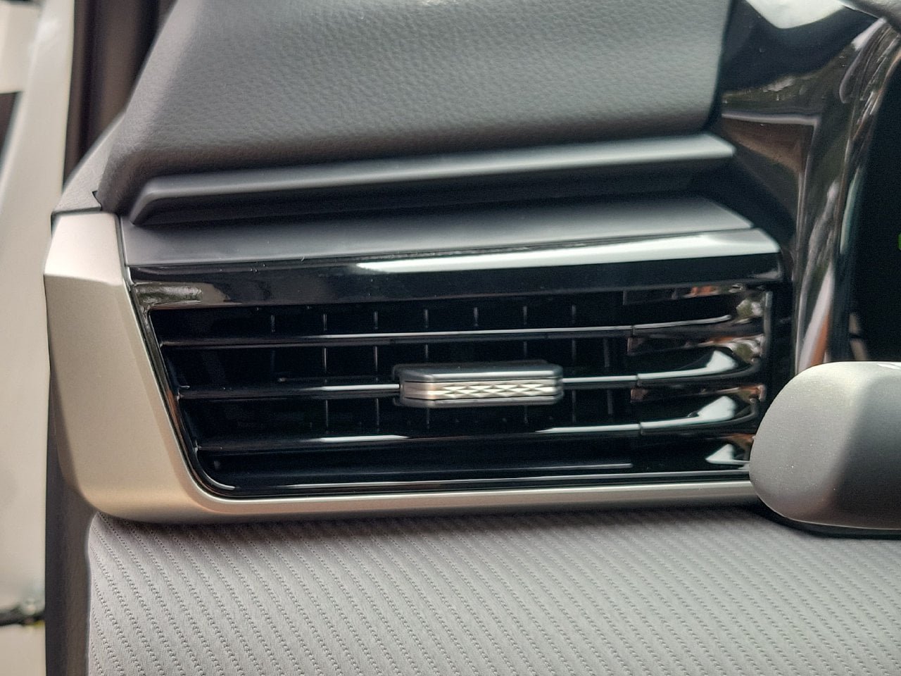 Used 2026 Toyota Camry SE w/ Multimedia Upgrade Package FWD image 33