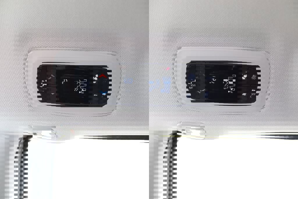 Used 2023 Chrysler Pacifica Limited image 30