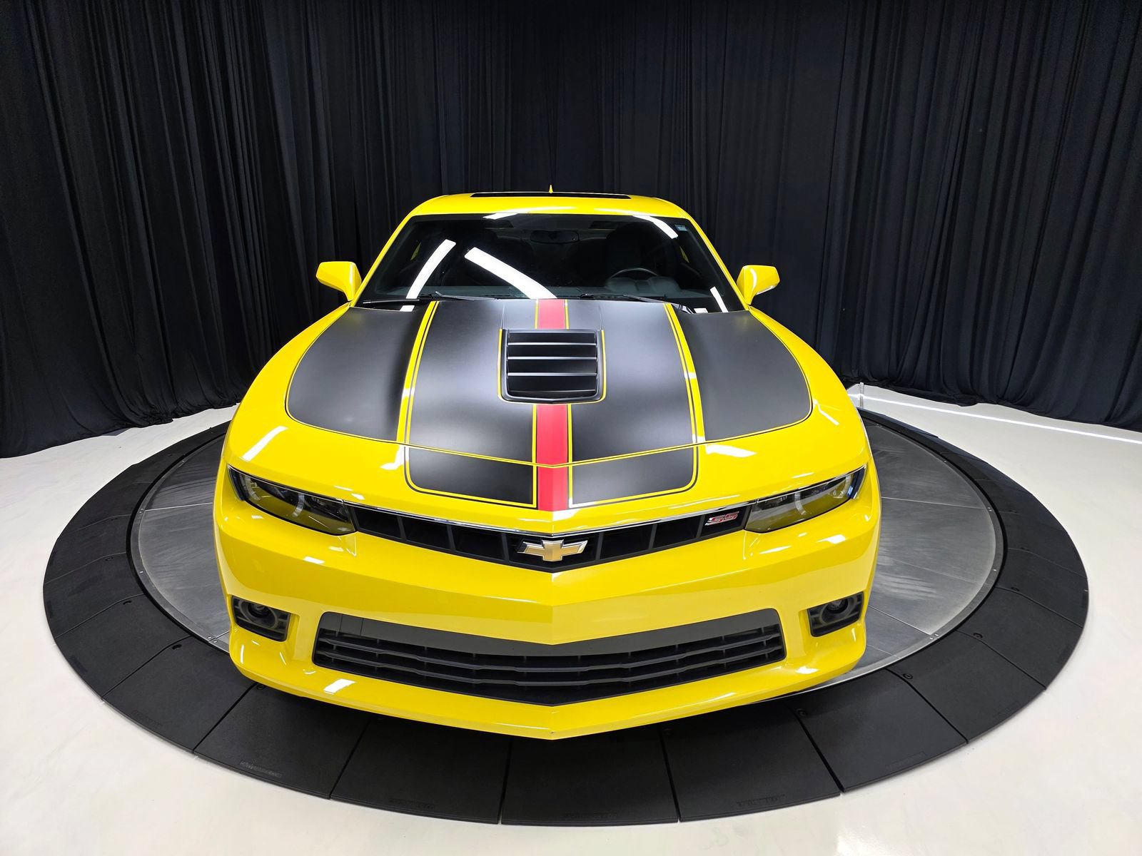 Used 2014 Chevrolet Camaro SS w/ RS Package RWD image 8