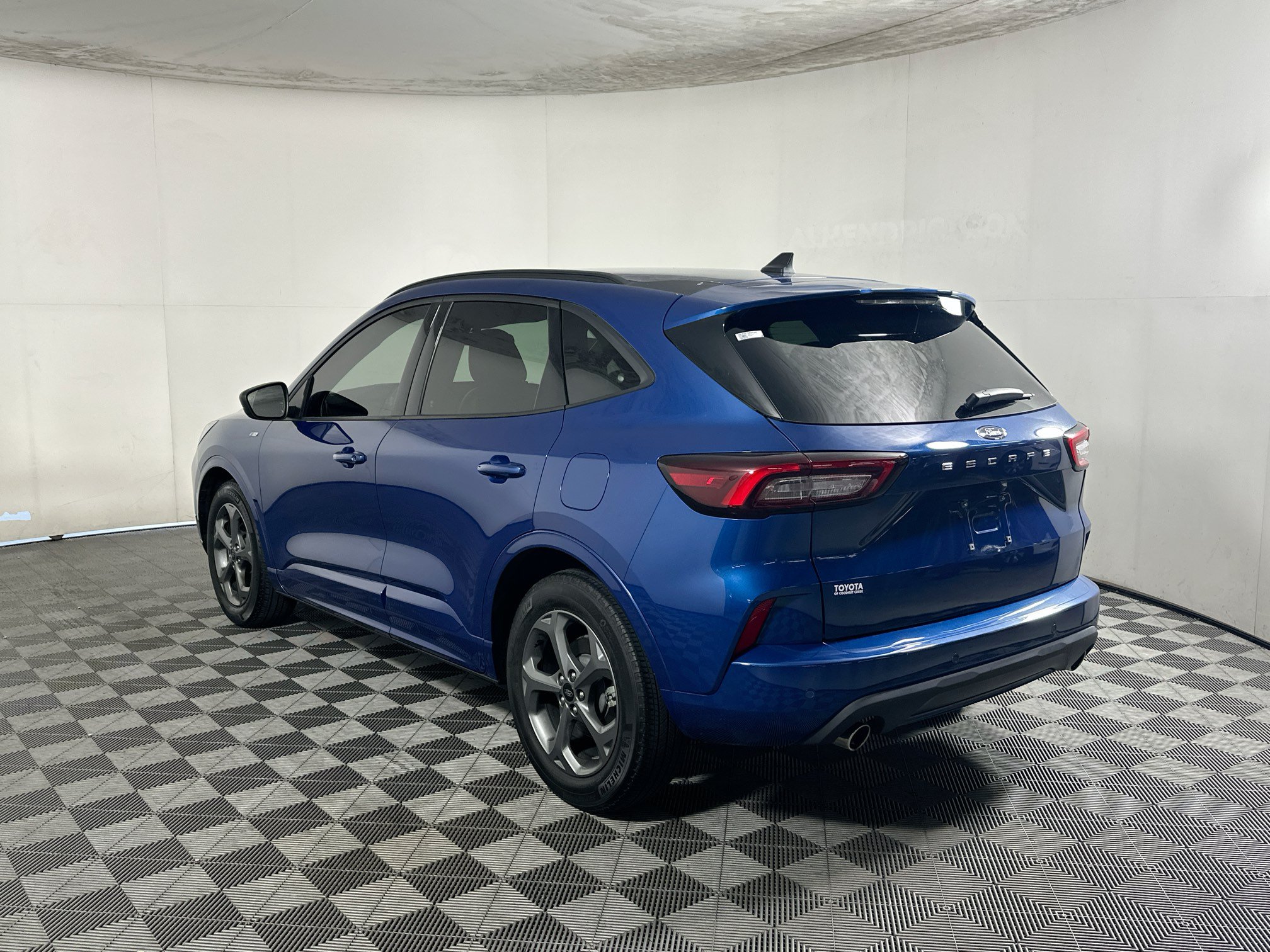 Used 2023 Ford Escape ST-Line w/ Tech Pack #1 FWD image 5