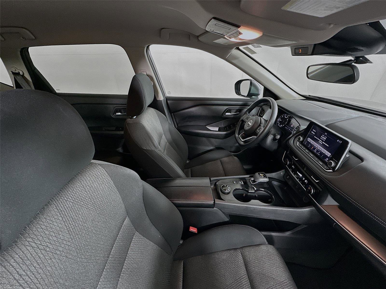 Used 2024 Nissan Rogue SV image 26