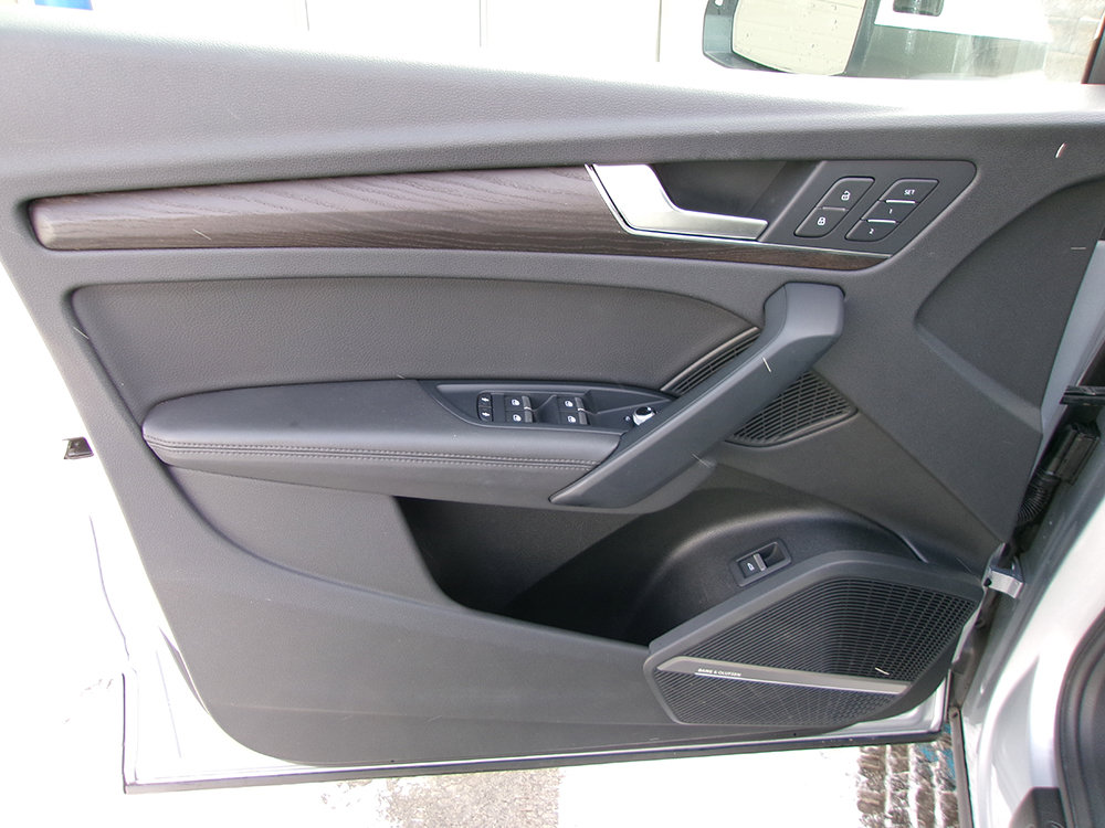 Used 2020 Audi Q5 2.0T Premium Plus w/ Premium Plus Package AWD/4WD image 19