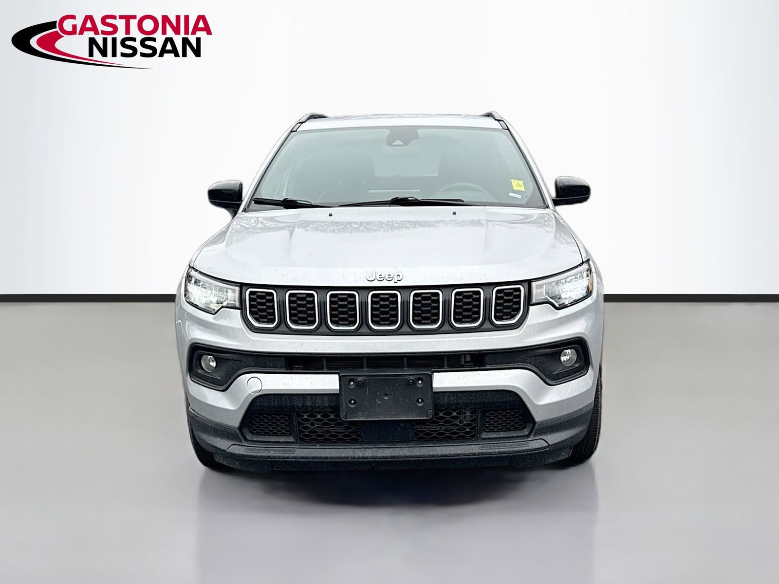 Used 2024 Jeep Compass Latitude image 32
