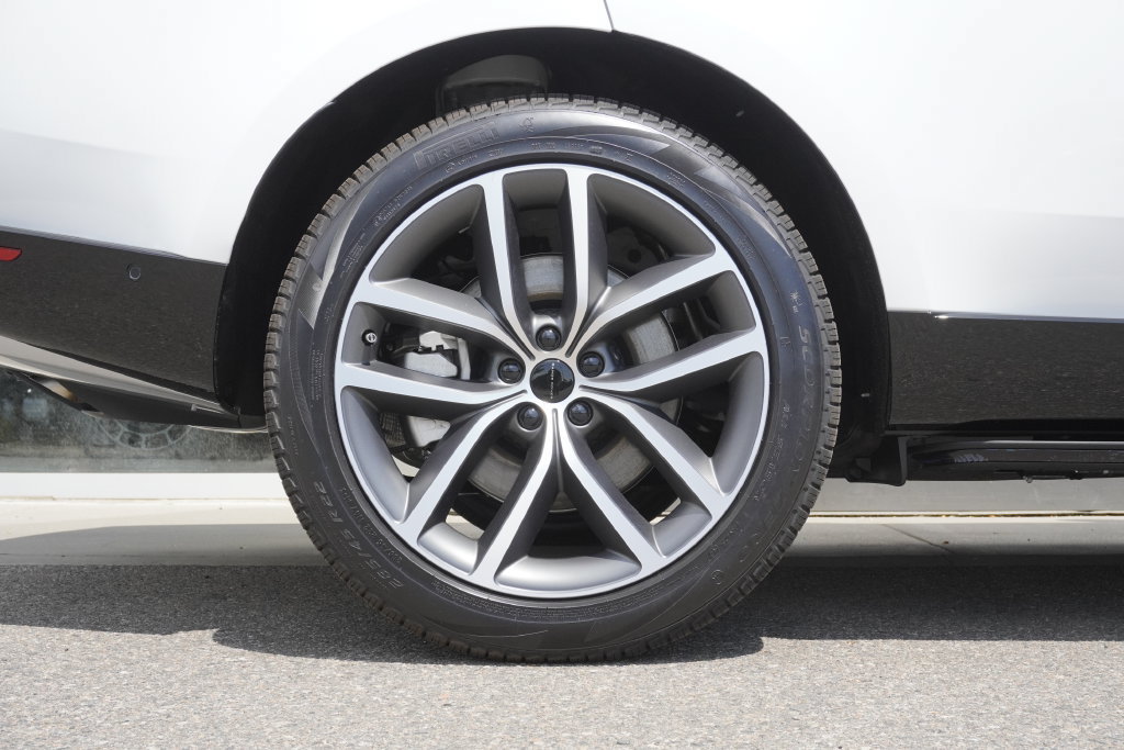 New 2026 Land Rover Range Rover Long Wheelbase SE AWD/4WD image 32