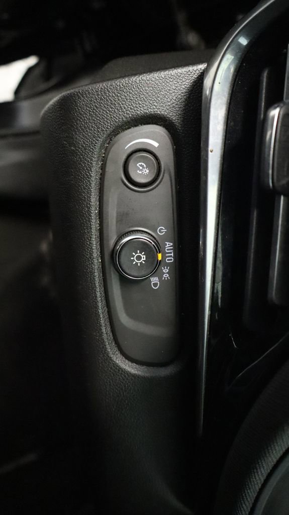 Used 2024 Buick Envista Sport Touring w/ Convenience I Package FWD image 34