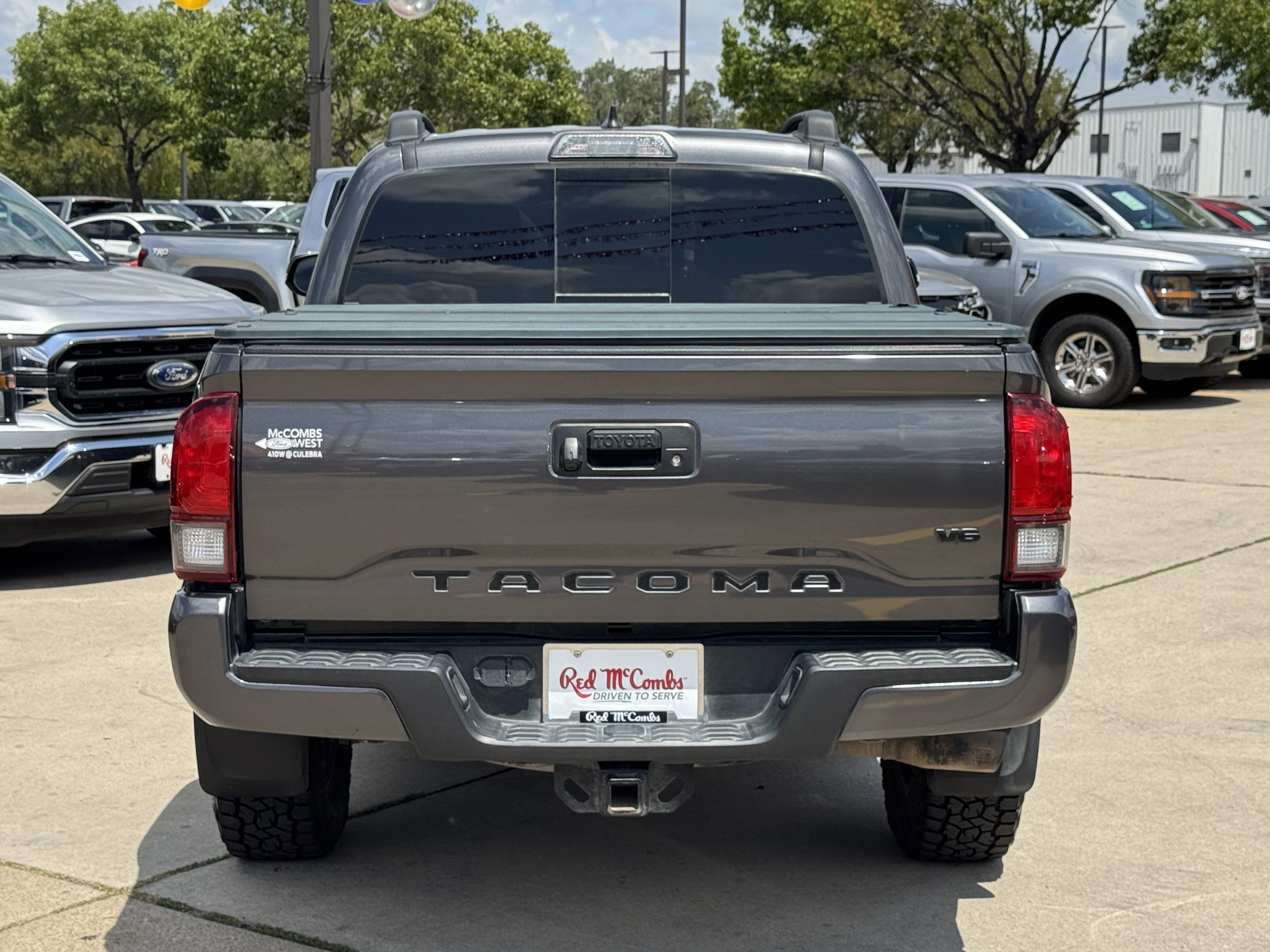 Used 2019 Toyota Tacoma TRD Sport image 9