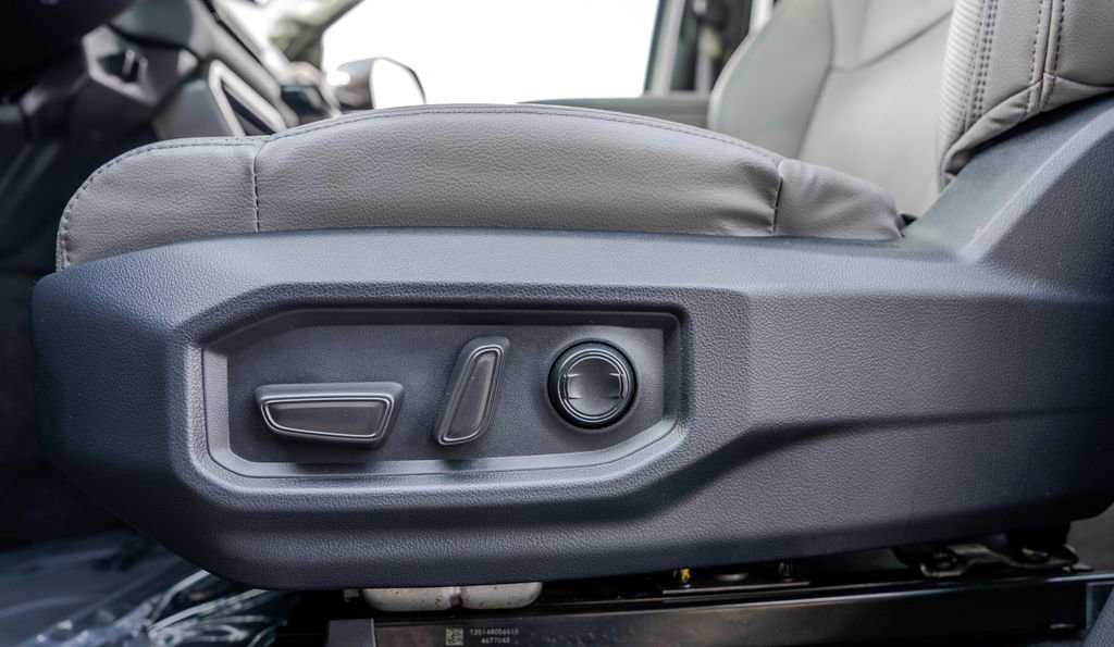 Used 2025 Toyota Tundra Limited image 54