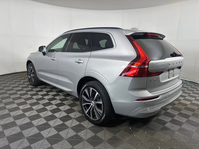 Used 2022 Volvo XC60 B5 Momentum image 5