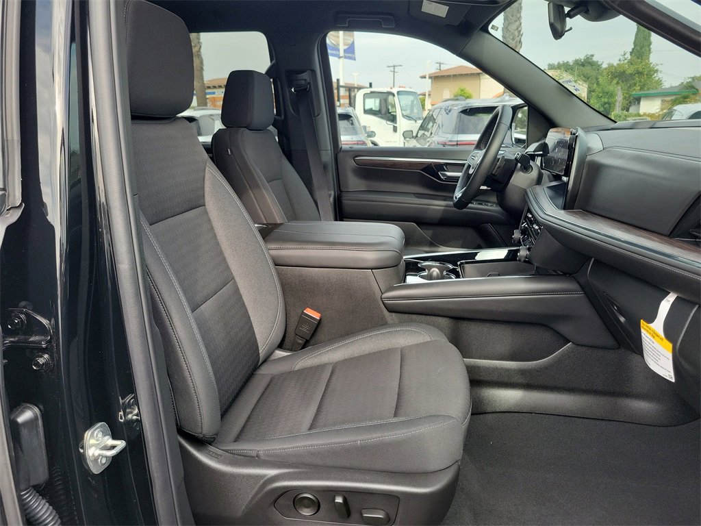 Certified 2025 Chevrolet Tahoe LS image 17