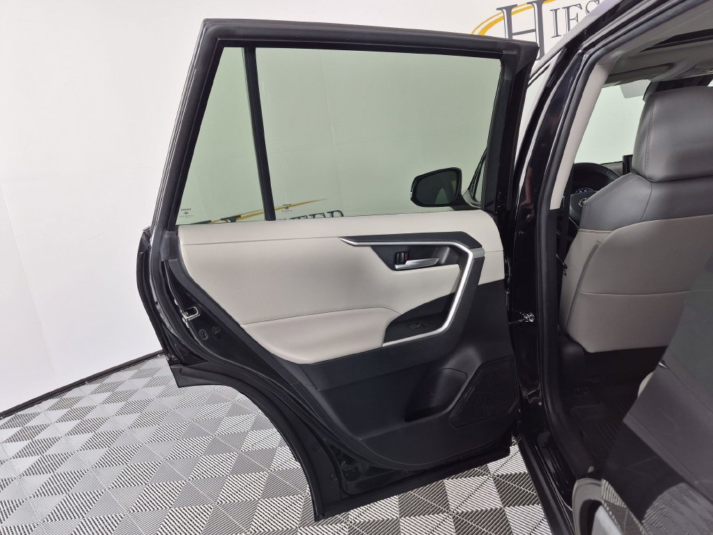 Used 2021 Toyota RAV4 XLE Premium FWD image 29