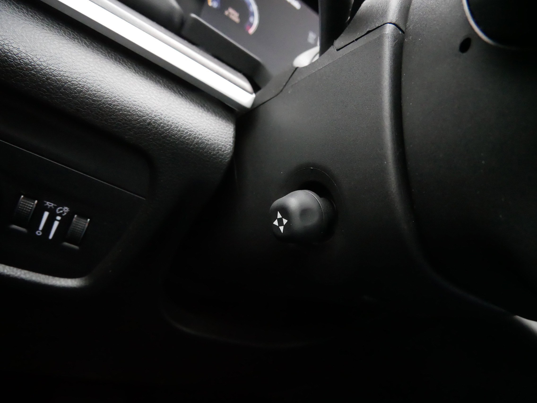 Certified 2023 Jeep Grand Cherokee Limited w/ Luxury Tech Group II image 28