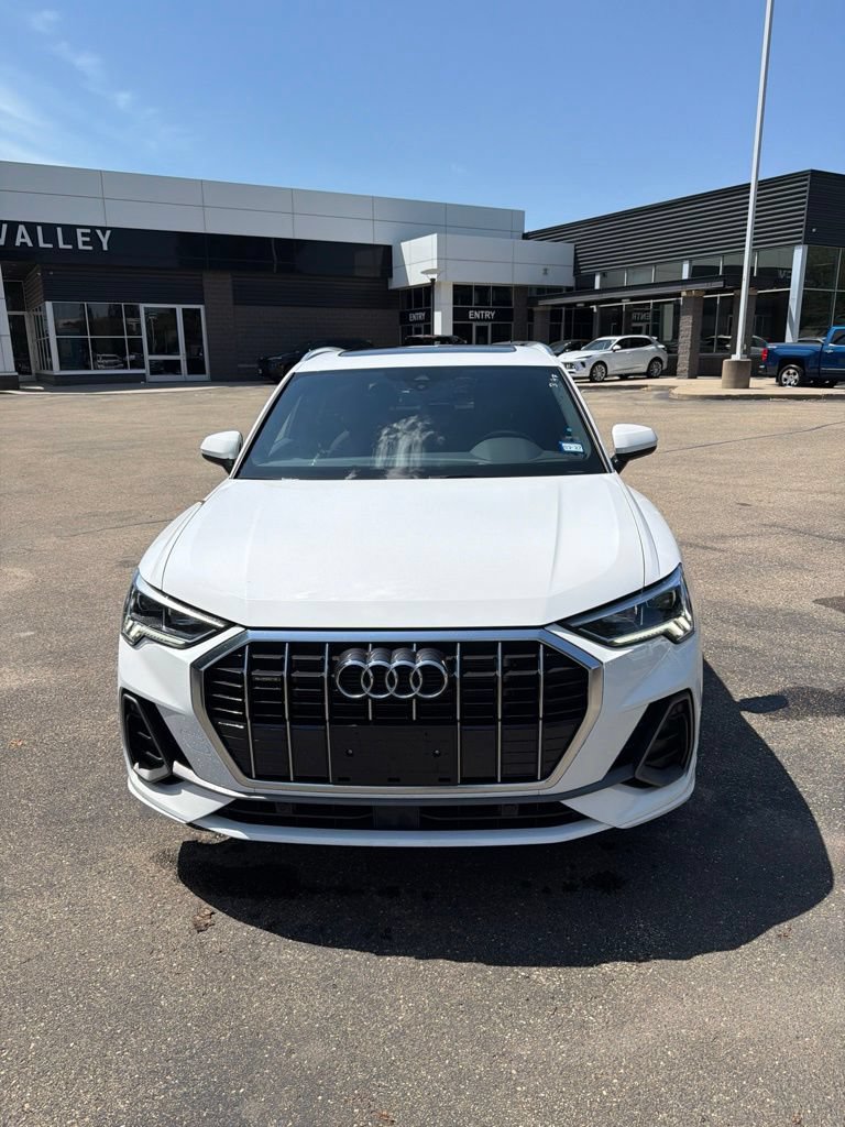 Used 2025 Audi Q3 2.0T Premium AWD/4WD image 2