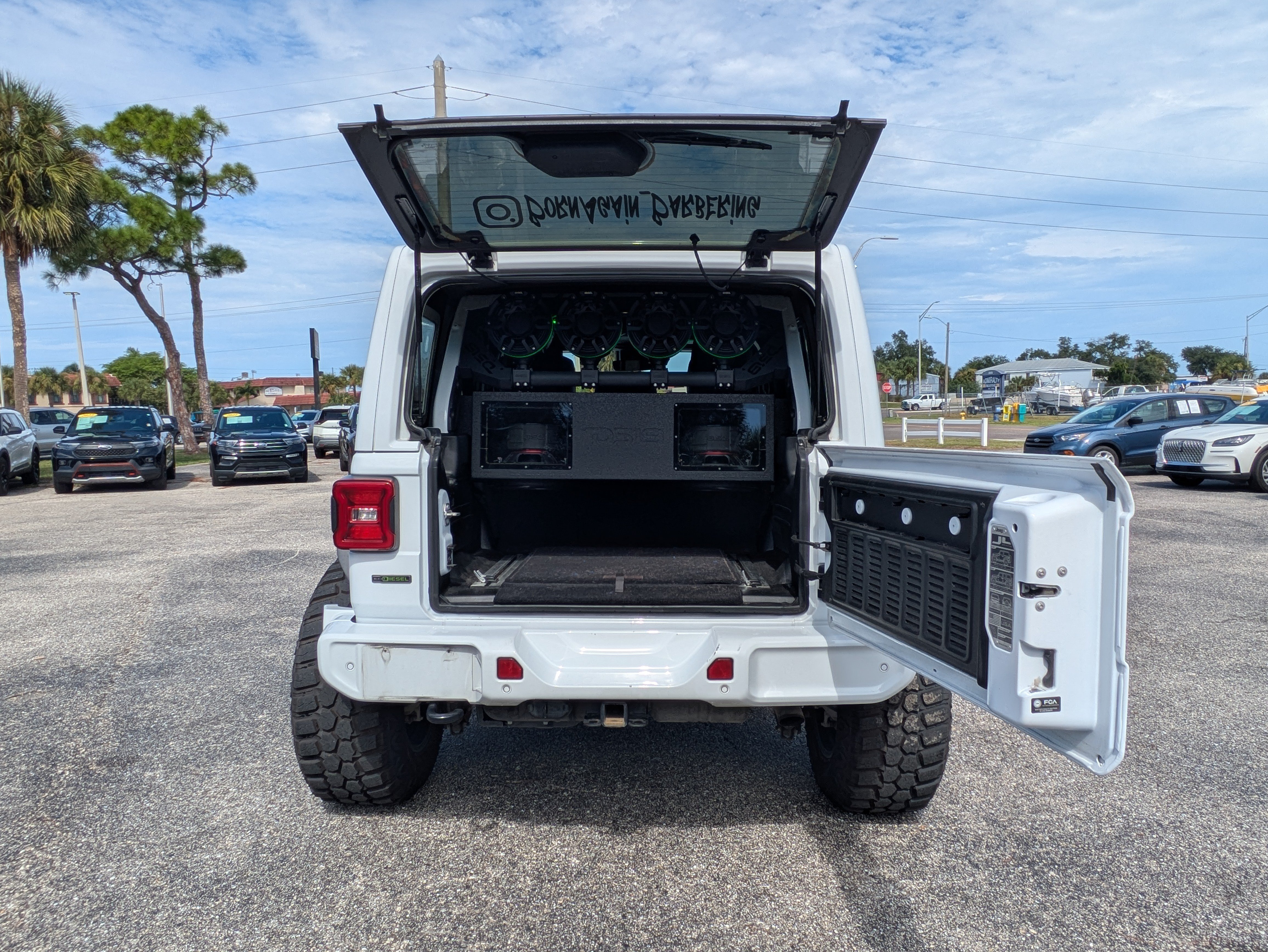 Used 2021 Jeep Wrangler Unlimited Sahara AWD/4WD image 31