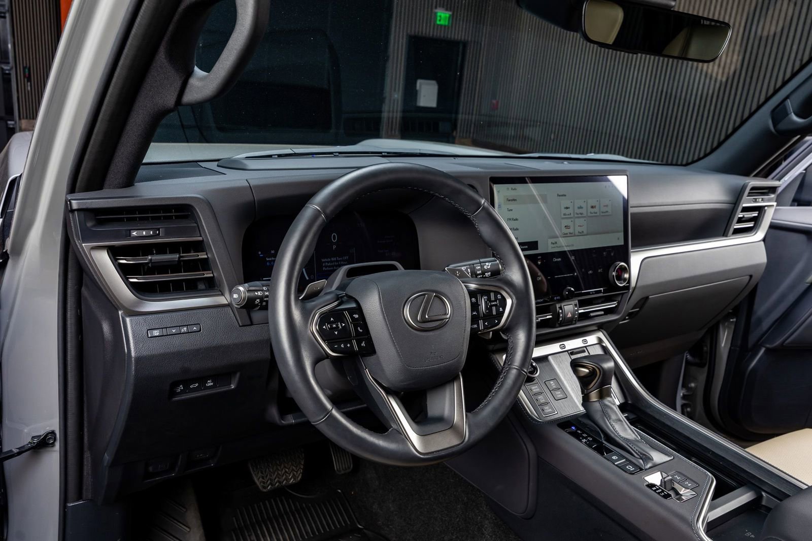 Used 2024 Lexus GX 550 image 17
