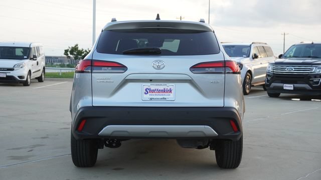 Used 2026 Toyota Corolla Cross XLE FWD image 8