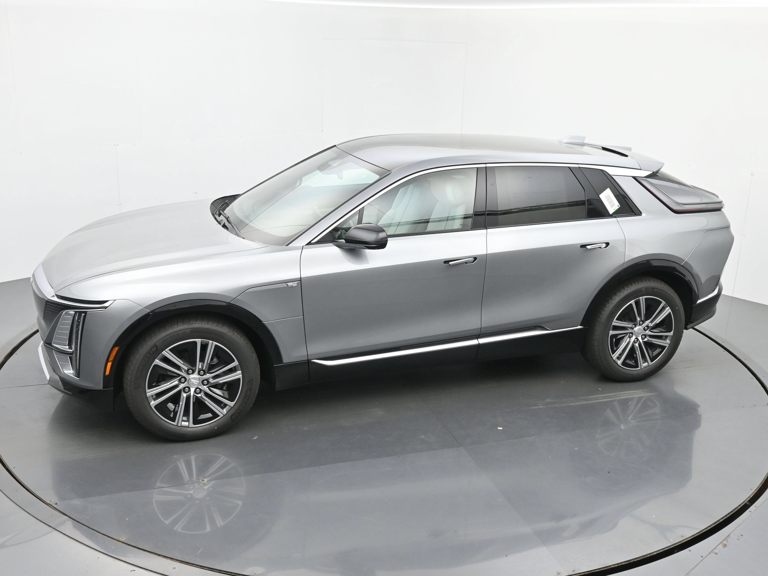 New 2026 Cadillac Lyriq Luxury w/ LPO, Floor Liner Package AWD/4WD image 24